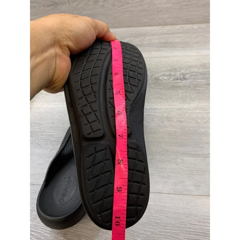 OOFOS OOlala Black Recovery Thong Sandals Women's 7 EU 38 Comfort Flip Flops